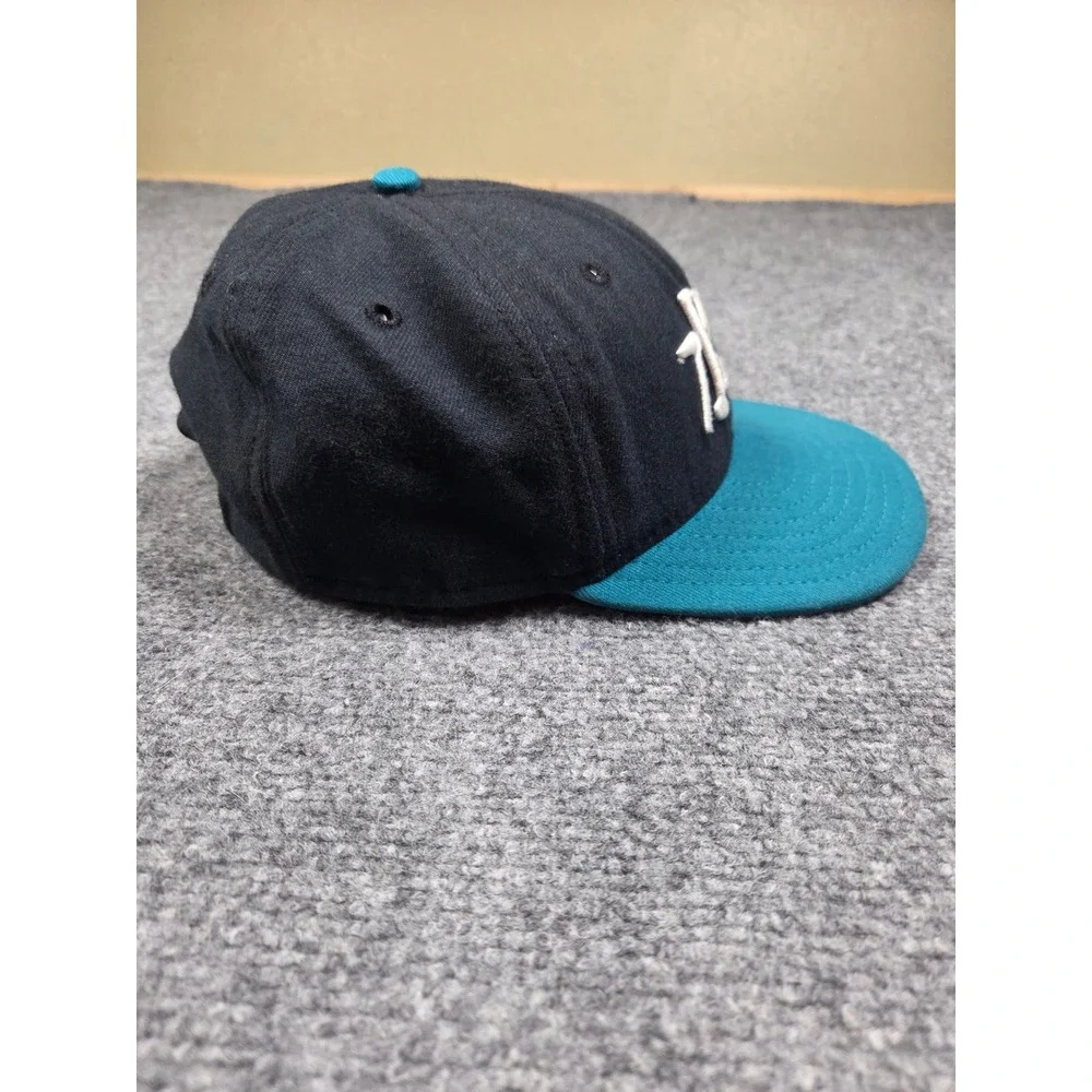 Vintage 90s Seattle Mariners Snapback Hat OSFA New Era Kanji Japanese Logo Teal